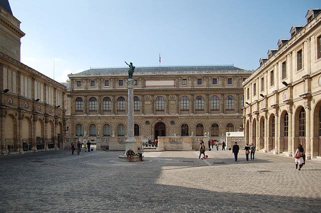 The architecture of Paris' School of Fine Arts