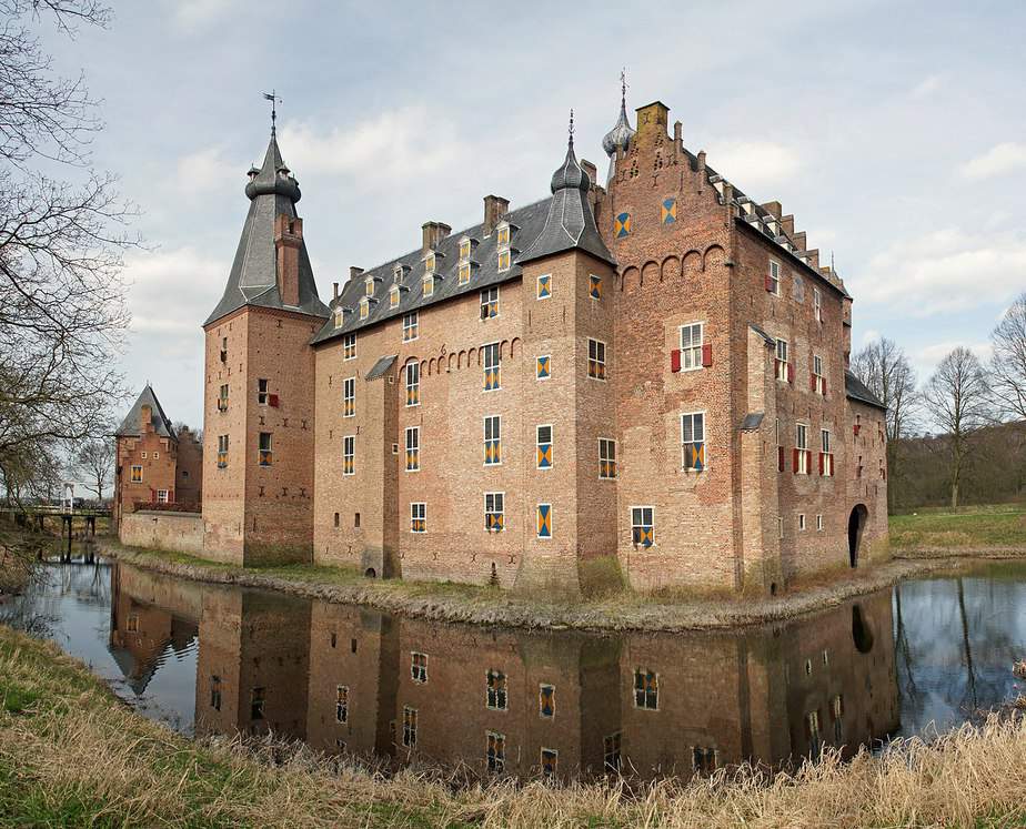 by Bert Kaufmann fromDoorwerth - the Netherlands by Roermond, Netherlands. Wikimedia commons