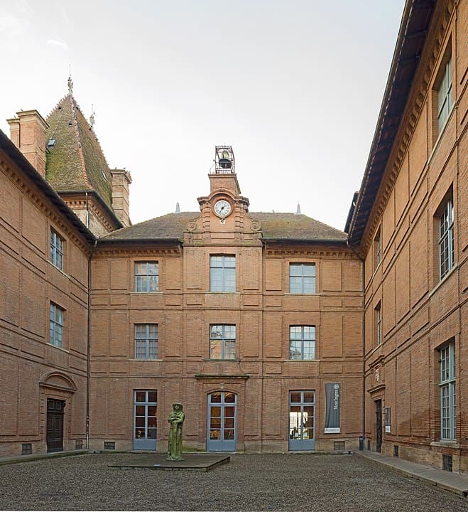 Montauban - Le Musée Ingres Cour intérieure by Didier Descouens - Wikimedia Commons