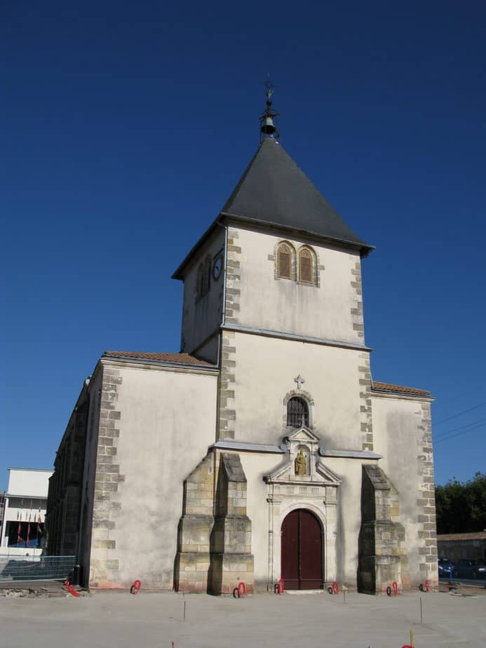 Église_Saint-Martin_(Pessac) by Symac / Sylvain Machefert Wikimedia Commons
