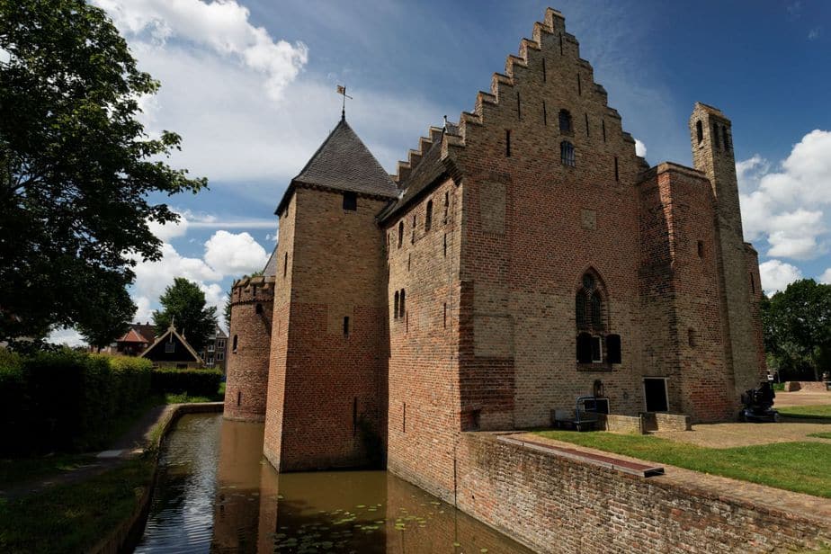 Medemblik - Kasteel Radboud / Radboud Castle 1288 - By Txllxt TxllxT Wikimedia Commons