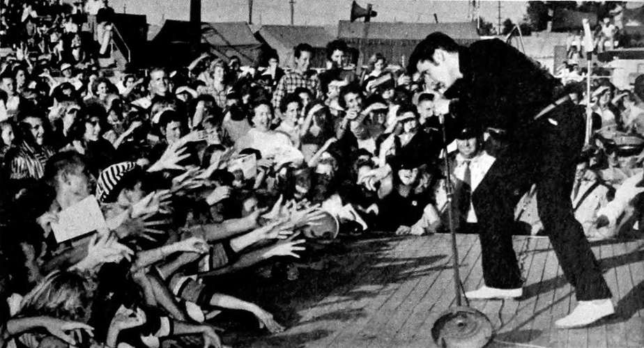 did elvis presley tour outside the united states