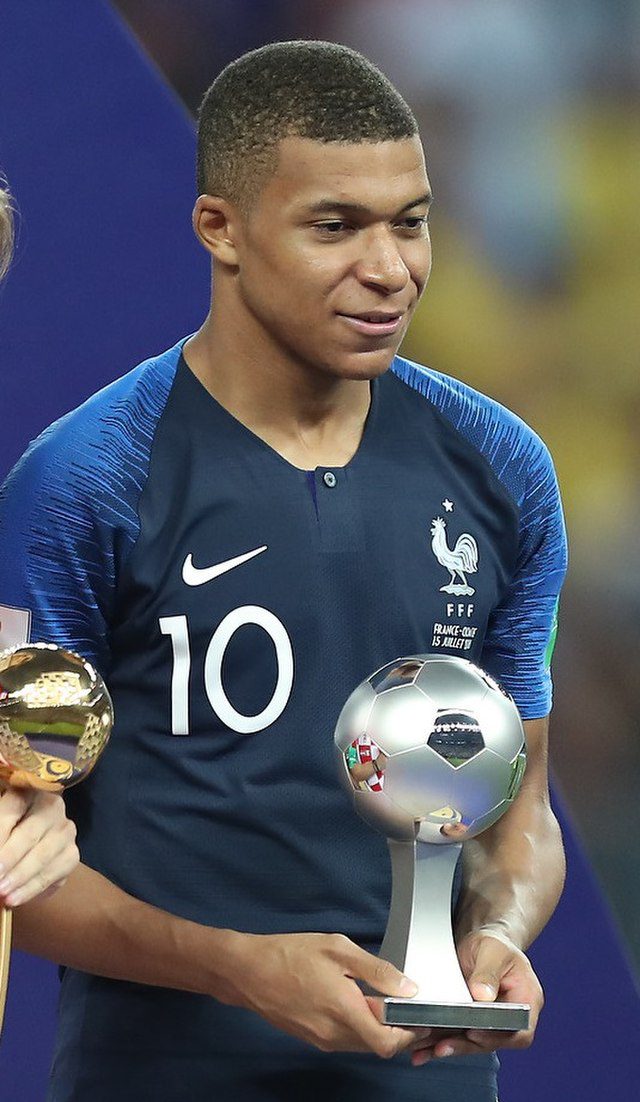 Kylian Mbappé with France receiving his Best Young Player Award in the 2018 FIFA World Cup