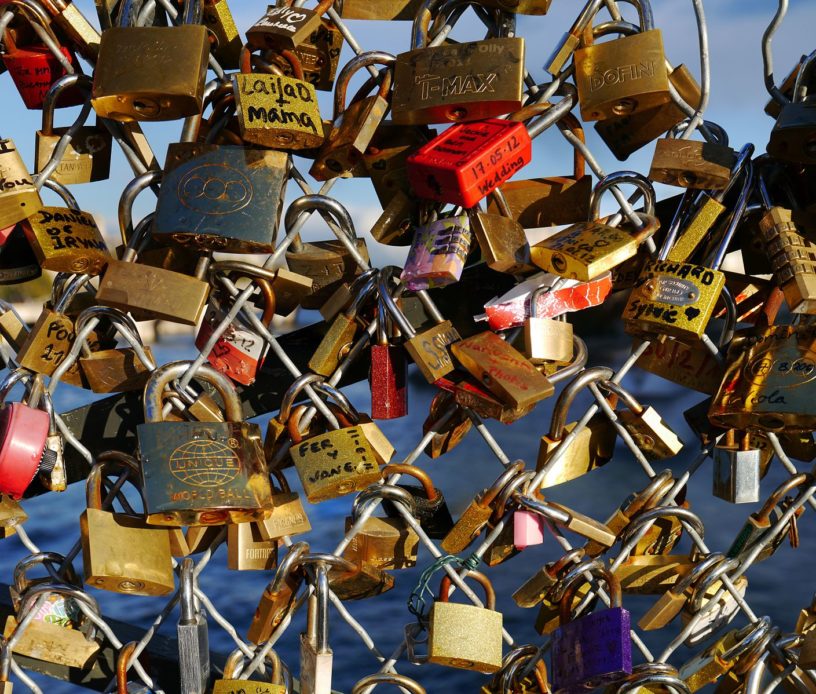Paris love locks: should you do it or not? - Discover Walks Blog