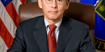 A picture of Steven Chu official DOE portrait