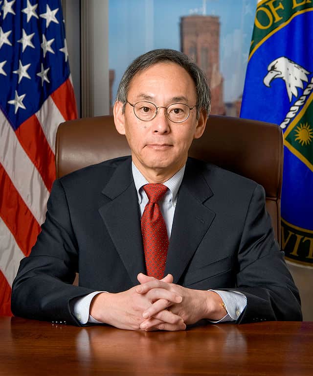 A picture of Steven Chu official DOE portrait
