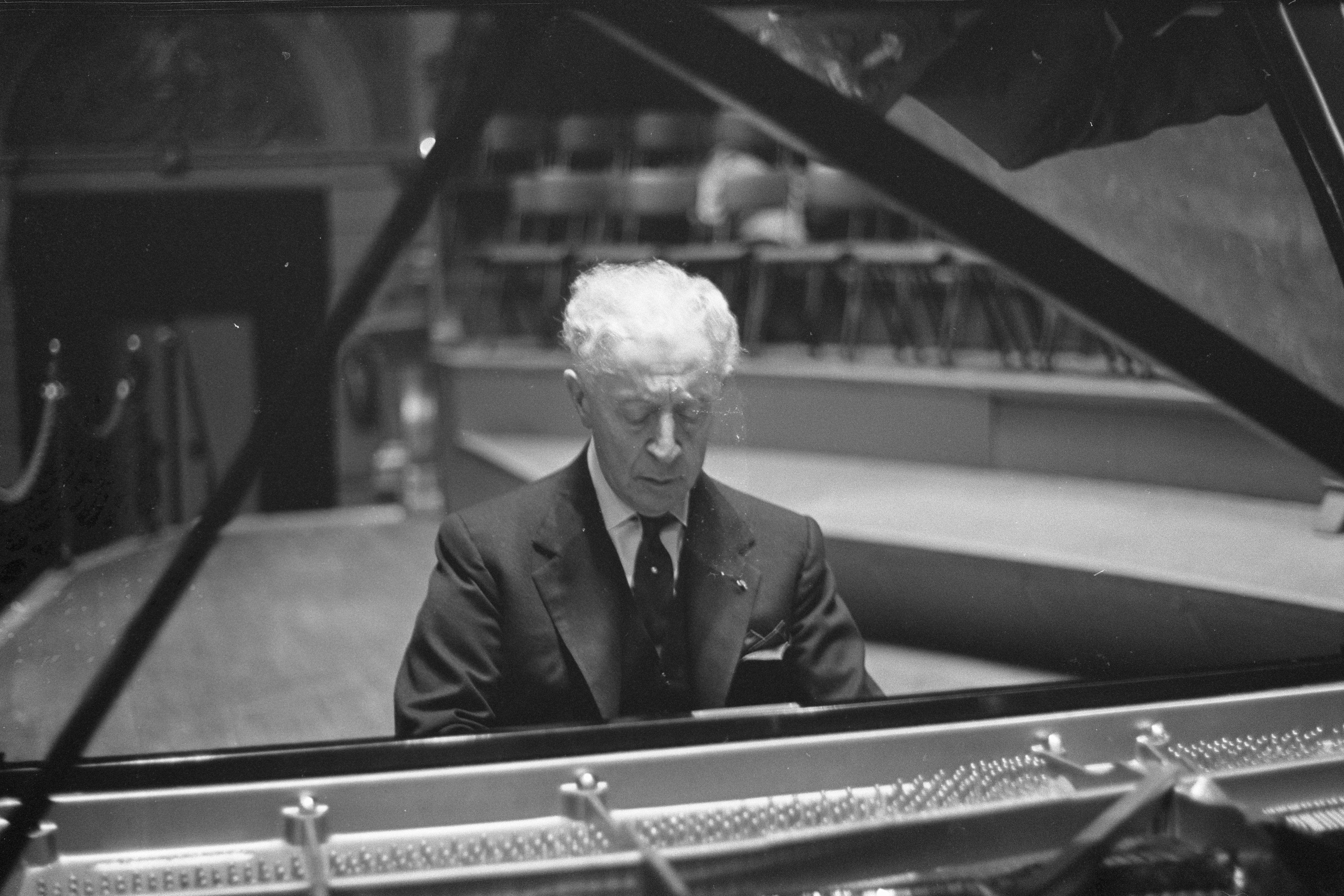 Vintage Hebrew Arthur Rubinstein Piano Master Competition Jerusalem Medal  Israel