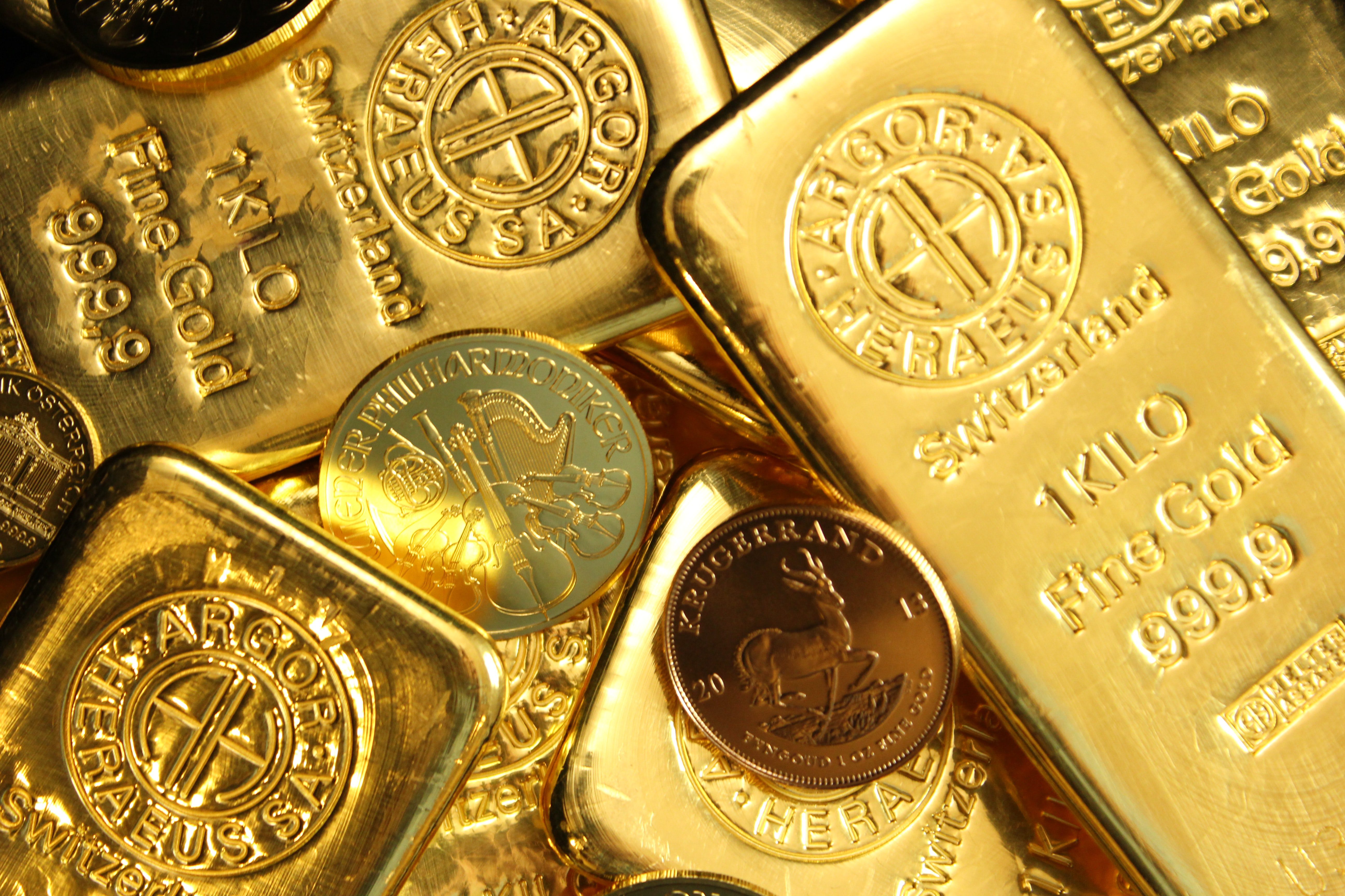 Будет ли золото дороже. Слиток золота. Слиток золотой. Золотые слитки и монеты. Слиток золота Россия.