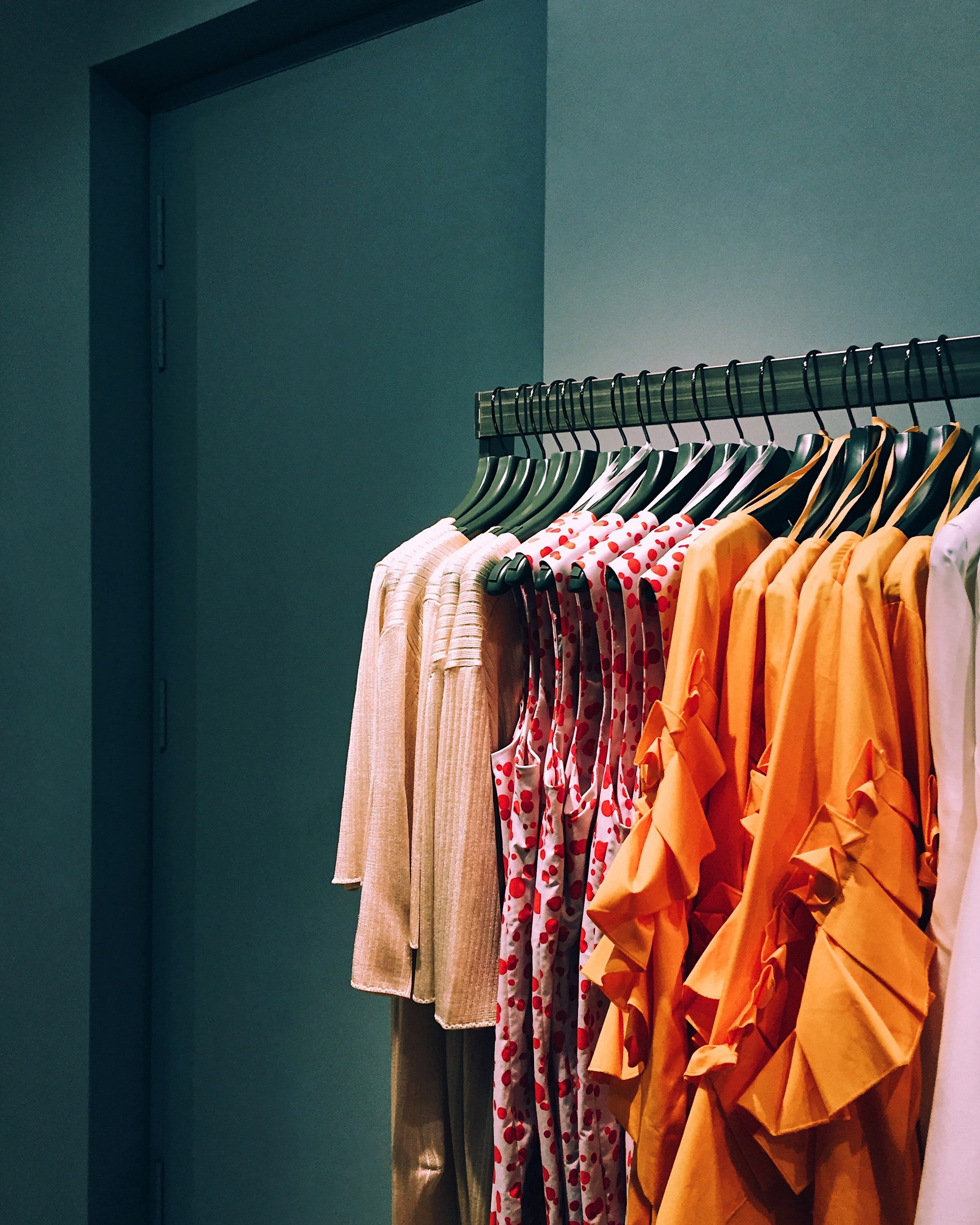 Site collection. Магазин одежды. Яркий гардероб. Вещи одежда. Вешалки для магазина одежды.