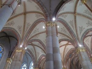 Arches and columns, Saint_Elisabeth_Church, Budapest