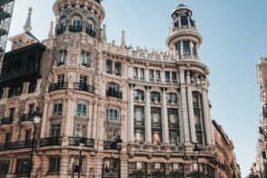 A building in Madrid by Paulo Victor - Unsplash