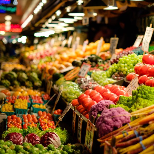 Vegetables in the market by Thomas Le - Unsplash